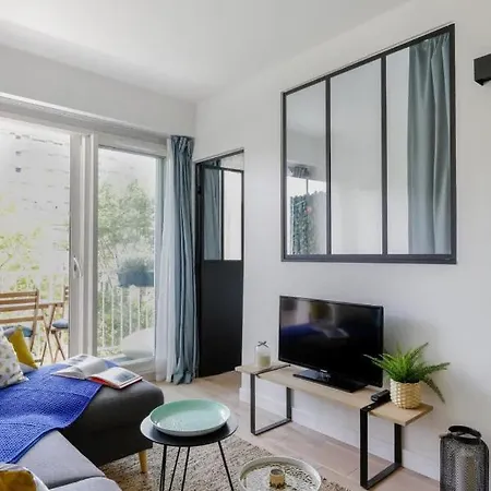 Appartement Confortable Avec Balcon Au Coeur De Paris Appartamento Parigi