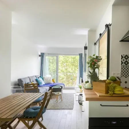 Appartement Confortable Avec Balcon Au Coeur De Paris Appartamento *