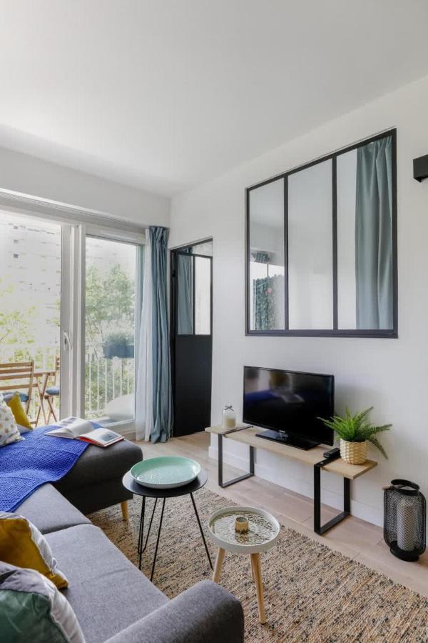 Appartement Confortable Avec Balcon Au Coeur De Paris Appartamento Parigi