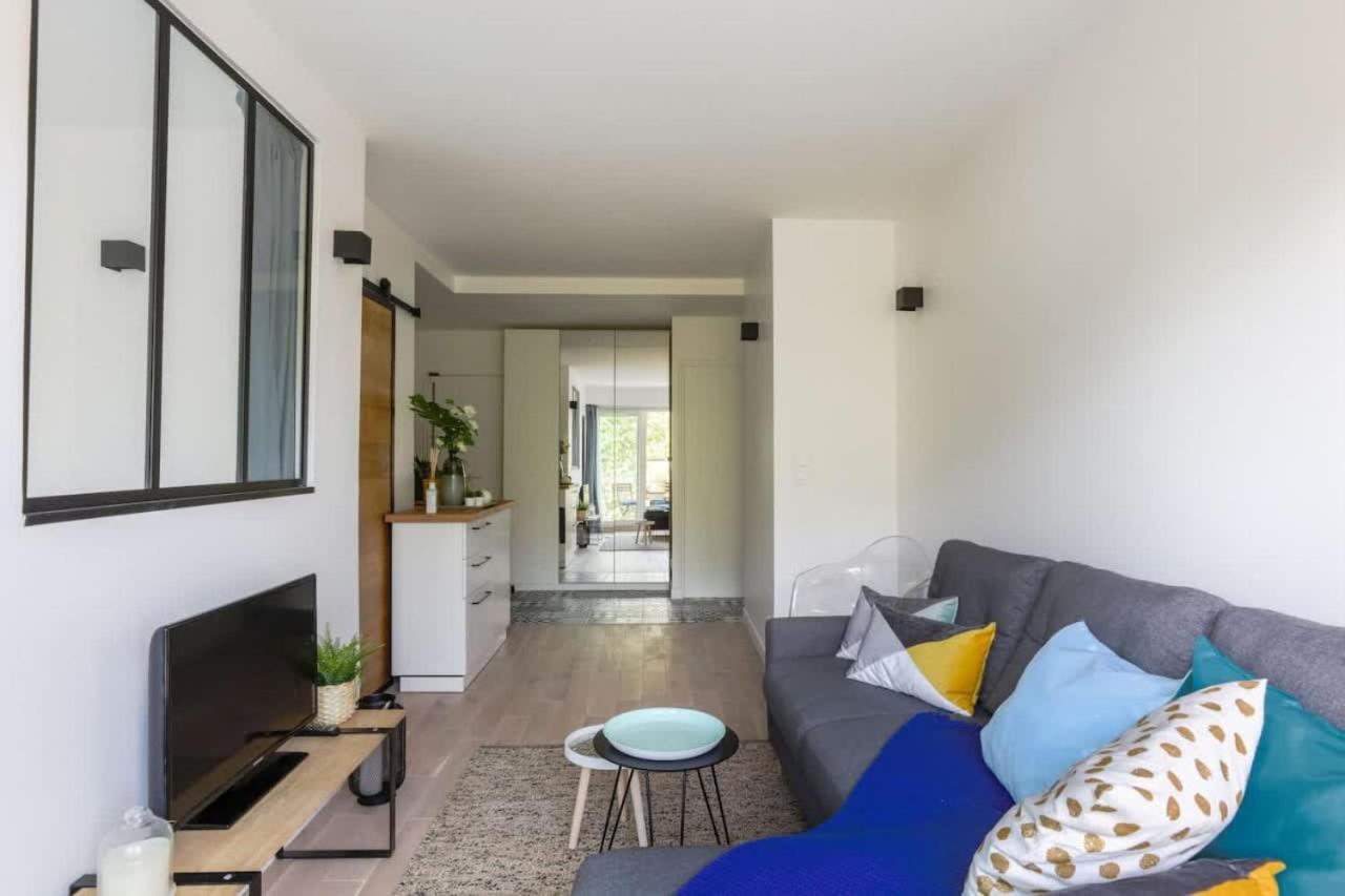 Appartamento Appartement Confortable Avec Balcon Au Coeur De Paris Parigi