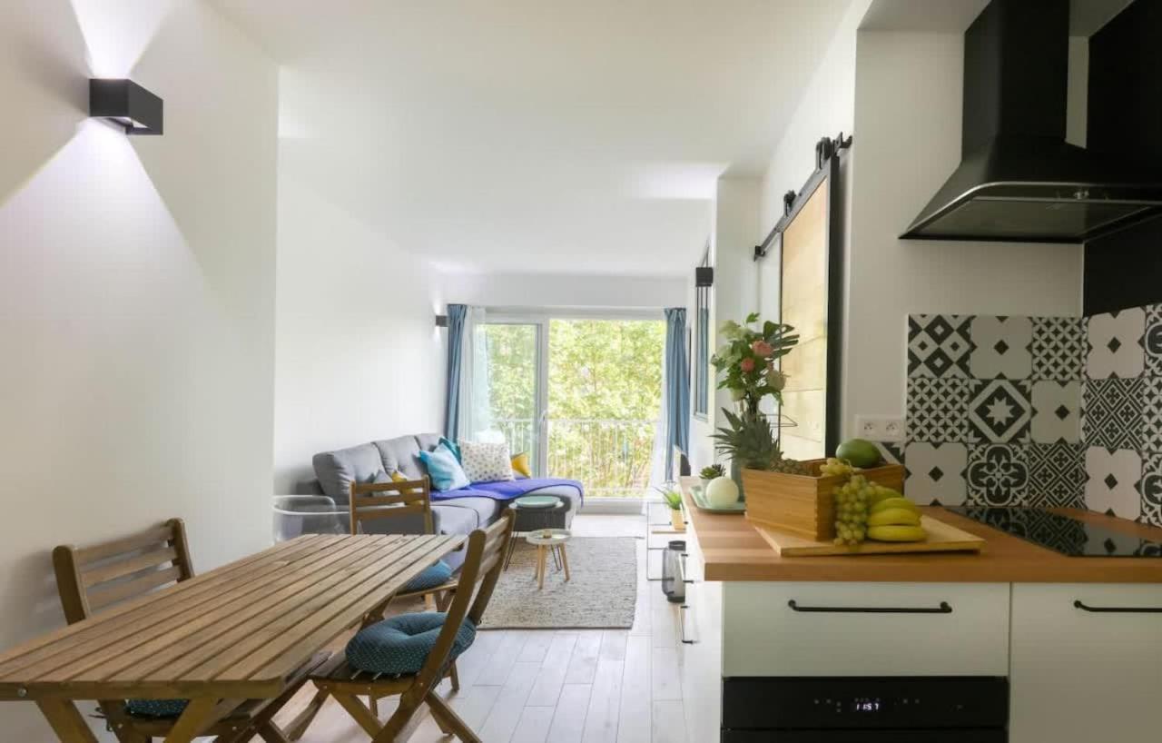 Appartement Confortable Avec Balcon Au Coeur De Paris Appartamento *