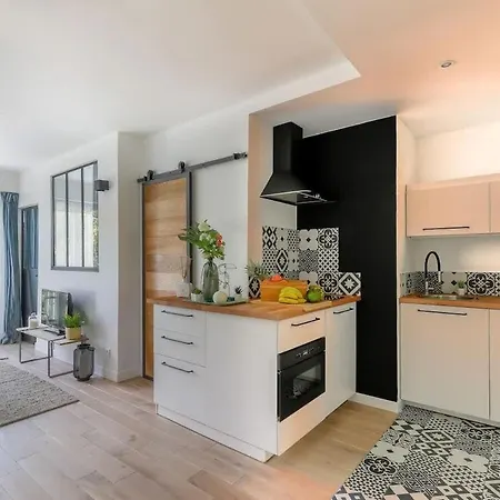 Appartement Confortable Avec Balcon Au Coeur De Paris Paris