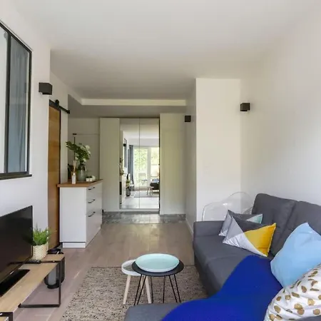 Apartment Appartement Confortable Avec Balcon Au Coeur De Paris Paris